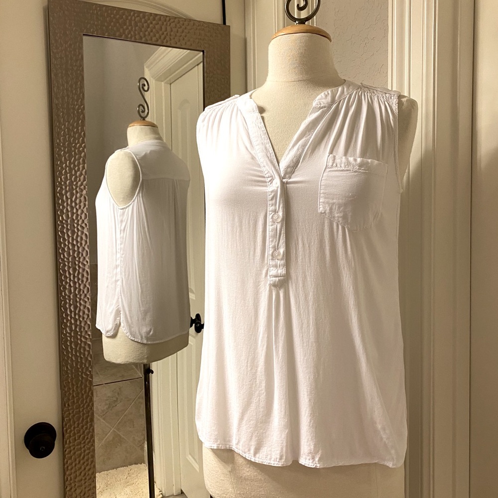 A.n.a. Sleeveless Notch Collar Blouse